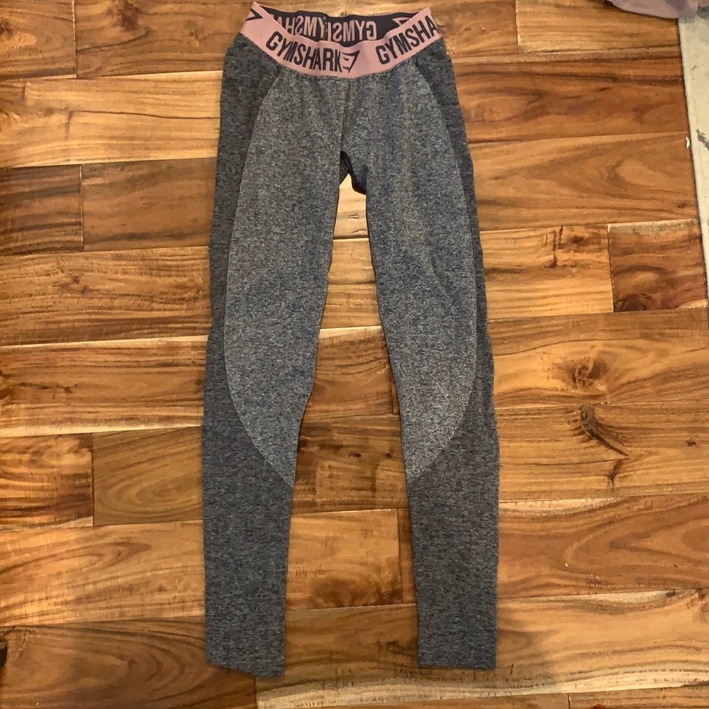 Gym shark leggings